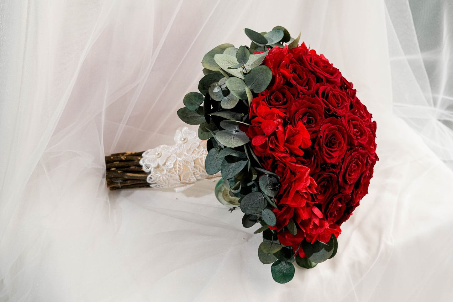 WEDDING KIT: BOUQUET KISS OF ROSES (24 ROSES)